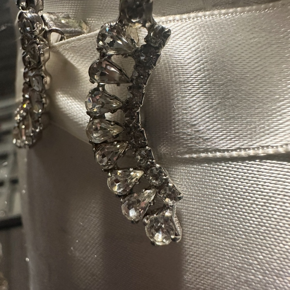 Elegant vintage Silver Crystal Drop Earrings